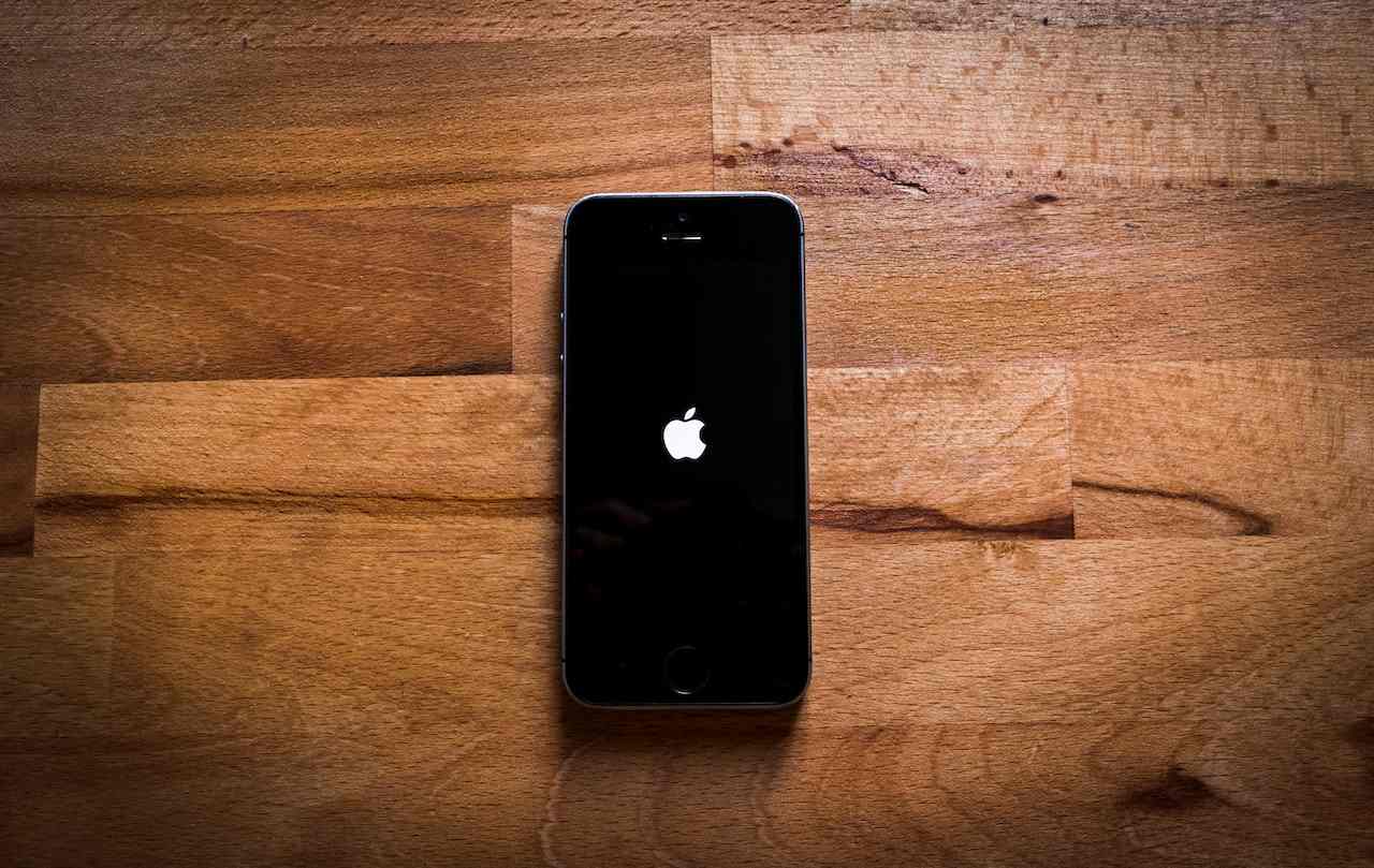 Idc yoy 39.9m apple 12.7m samsung