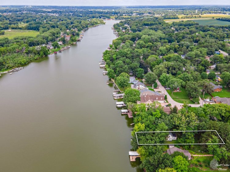 Exploring the Charm and Diversity of McHenry County: A Local Perspective